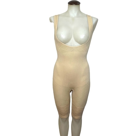 Full Body Shapewear 🤍 - Picture 1 of 9